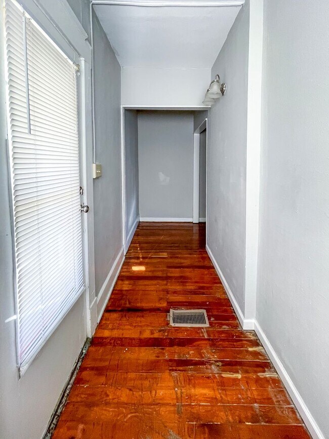 Photo - PRELEASING for AUGUST! Close to Campus: In-Unit Washer and Dryer