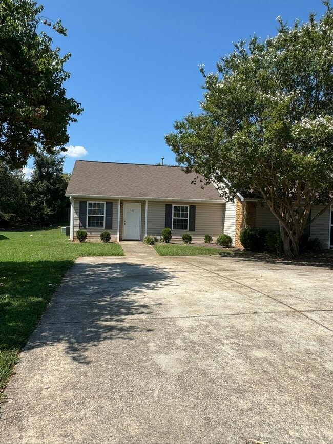 Photo - 122 Springwood Ln