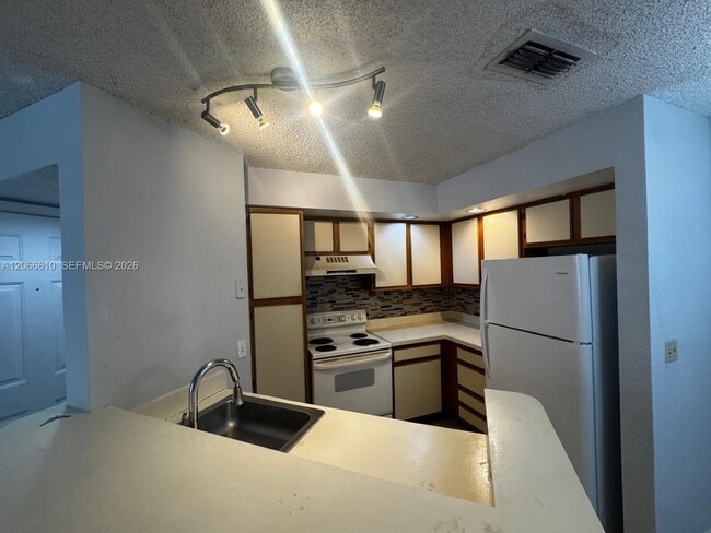 Photo - 3360 Pinewalk Dr N Unidad .