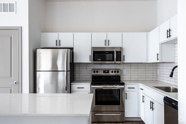 2BR, 2BA - 975SF