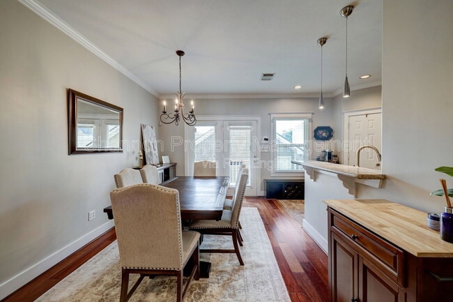 Photo - 1025 W 15th 1/2 St