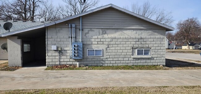 Building Photo - 901 S Sergeant Ave Unit 901 S Sergeant - A
