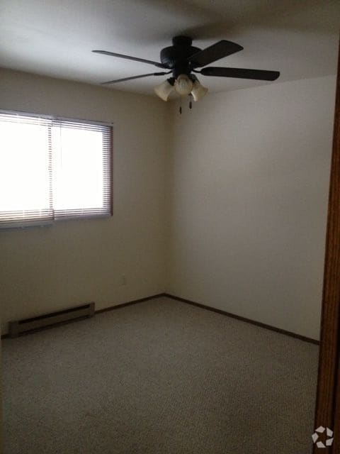Living Room - Oak Ridge Apartments