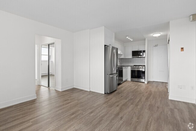 1BR, 1BA - 526SF - Living Room - 155 Wellesley Street East
