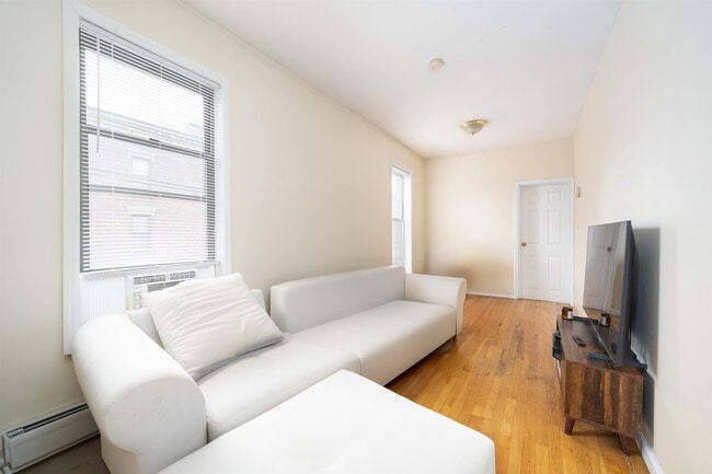 Building Photo - 201 Madison St Unit 3S Rental