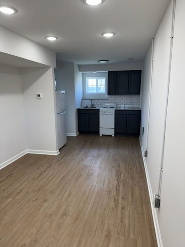 Photo - 3939 Front St