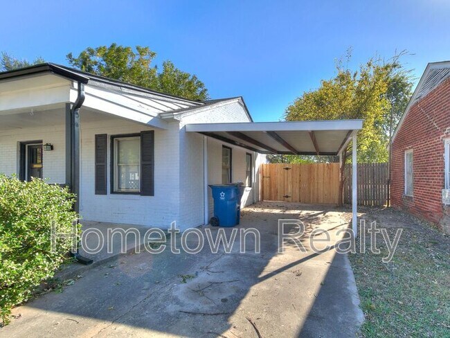Photo - 220 E Jacobs Dr