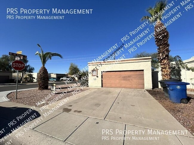 Photo - 2120 N Yucca Ct