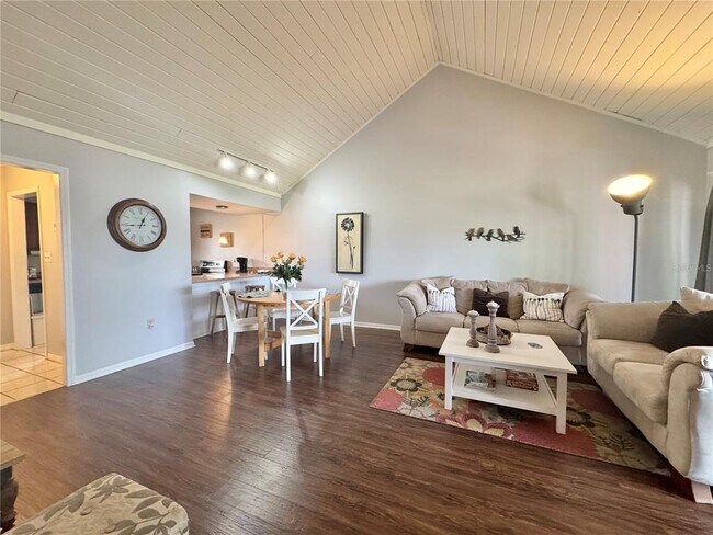 Photo - 1106 Villa Ln