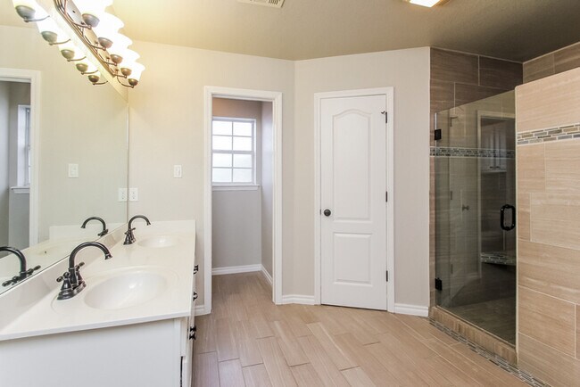 Photo - 820 N Willow Ave