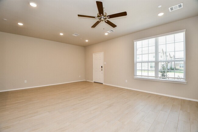 Photo - 2914 Scanlan Mdw