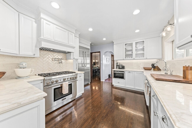 Photo - 6160 San Vicente Blvd