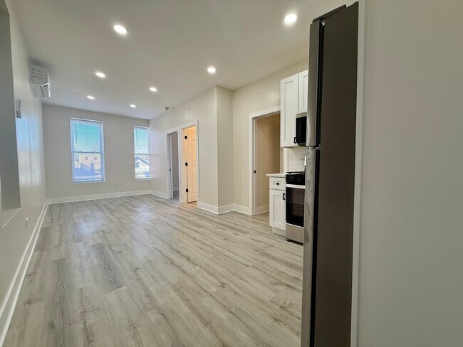 Photo - 3221 S May St