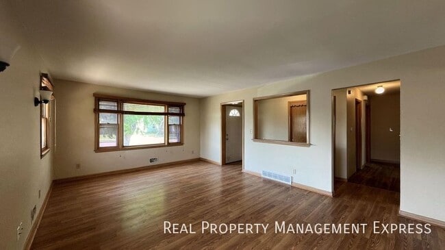 Photo - 4 Bedroom, 2 Bath Home in Sioux Falls