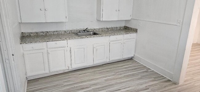 Building Photo - 2118 Elysian St