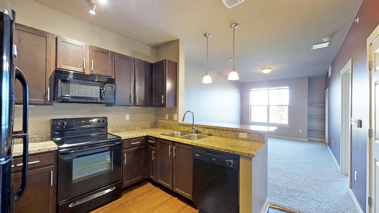 Photo - Shadow Lake Square Apartments