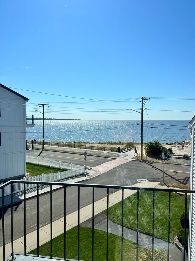Building Photo - 215 Beach St Unit 3D Rental