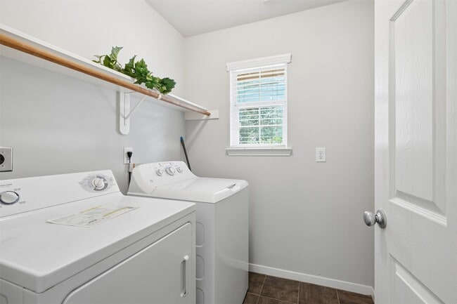 Building Photo - 2319 Falcon Knoll Ln