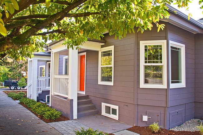 Building Photo - 1425 E Yesler Way Unit 2