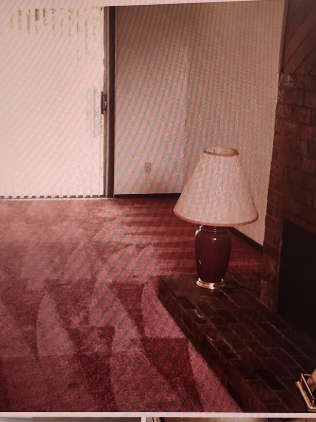 Living room - 50 NE Village Squire Ave