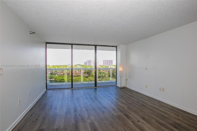Building Photo - 20505 E Country Club Dr Unit 731 Rental
