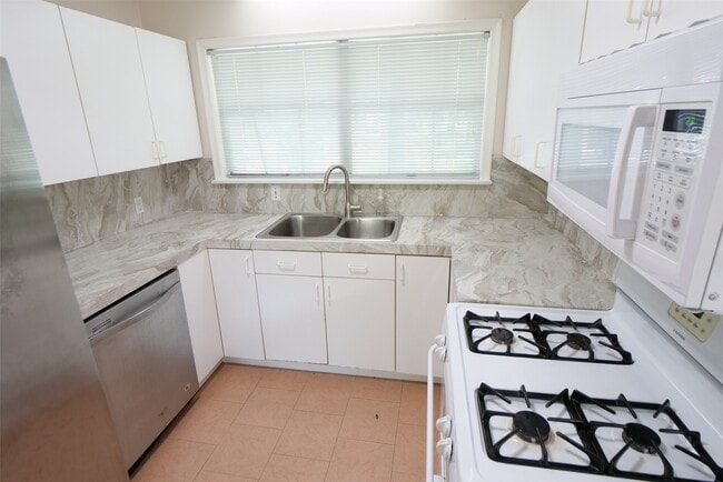 Photo - 5235 Beechnut St