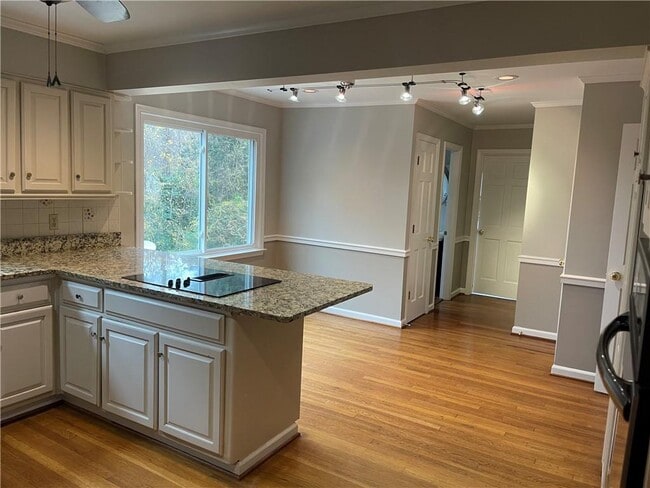 Photo - 119 Woodlawn Dr NE