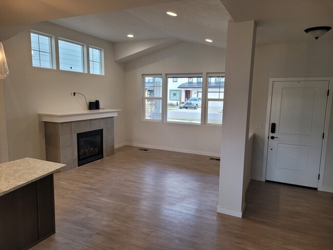 open concept living, dining and kitchen. - 1869 N Skagit Dr Unit 1869Skagit