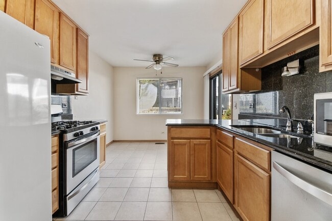 Photo - 402 Pinetree Ln
