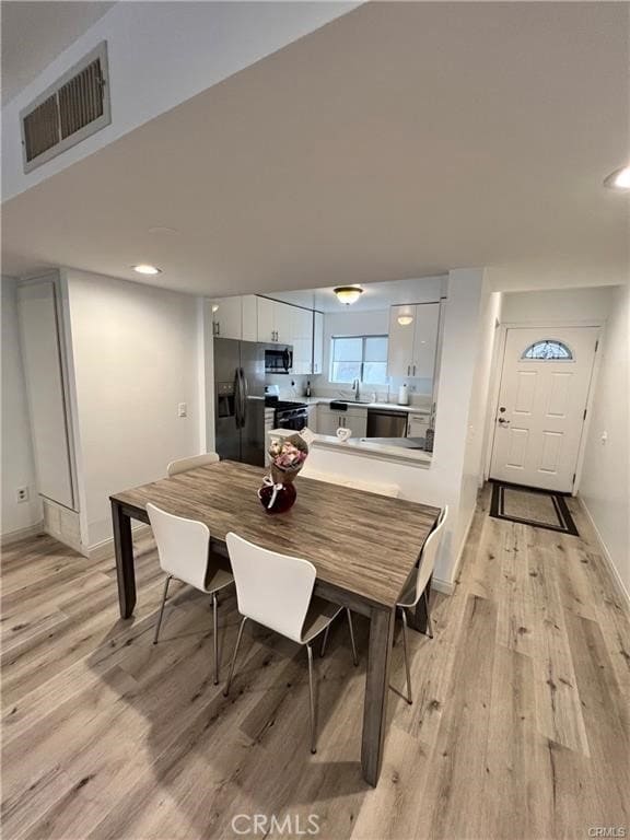 Photo - 10331 Lindley Ave