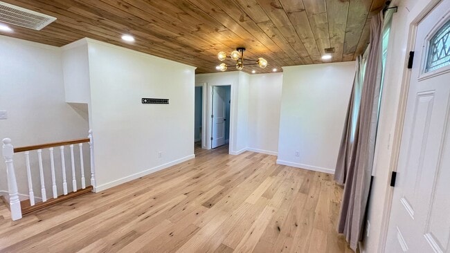 Photo - 820 Goldfinch Ave
