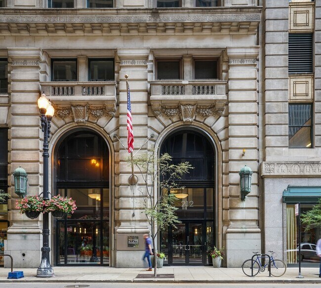 Photo - 212 W Washington St Unit 1613