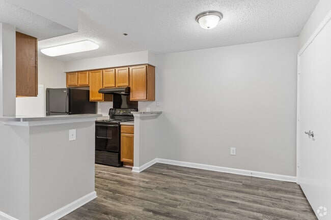 2BR, 2BA - 1,004SF - Dining Room - Maplewood Park