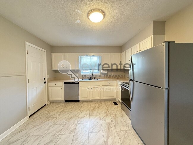 Photo - 550 Alexander Dr Unit A