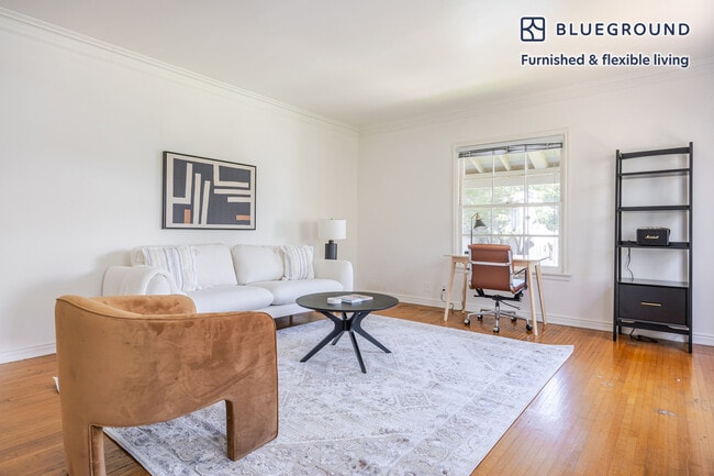 Building Photo - 136 S Roxbury Dr Rental