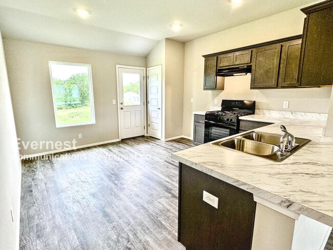 Photo - 8315 E Queens St