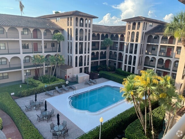 Building Photo - 6150 Gulfport Blvd S Unit 414 Rental