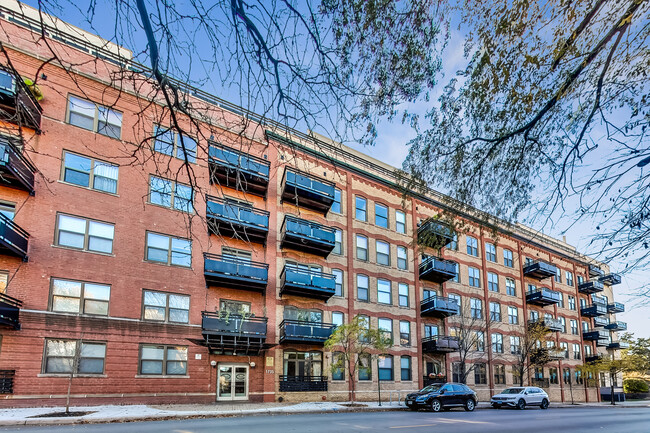 Photo - 1735 W Diversey Pkwy Condo Unit 118