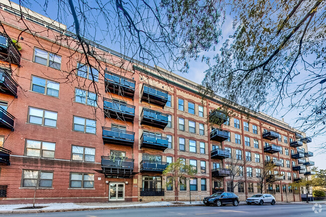 Building Photo - 1735 W Diversey Pkwy Unit 118 Rental