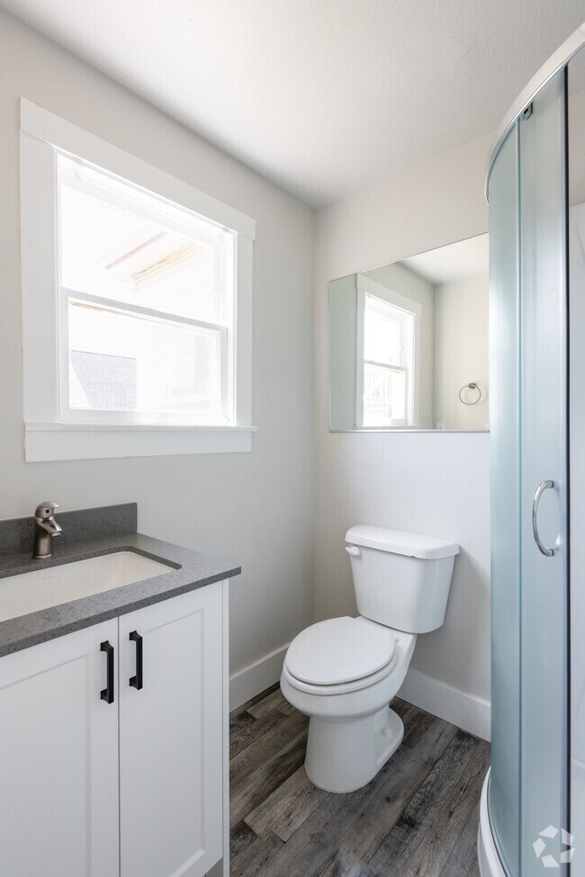 Unit 5 - Murray House Apartments