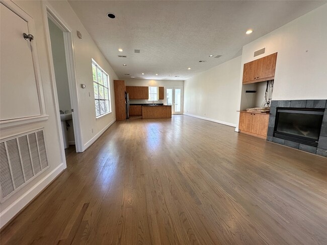 Photo - 2713 Crawford St