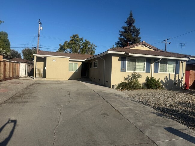1990 Bowers Ave