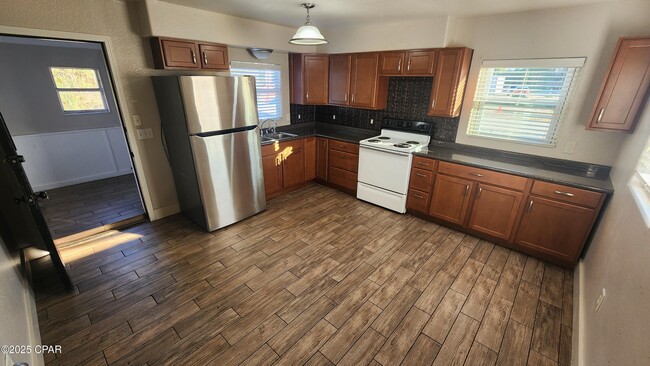 Photo - 5105 E 14th St