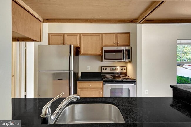 Building Photo - 1791 Jonathan Way Unit 1791-B Rental