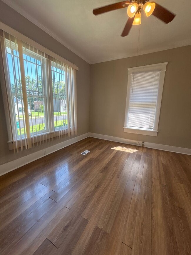 Photo - 312 W King St