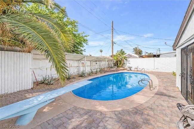 Photo - 1828 Hassett Ave