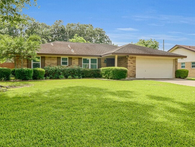 Photo - 805 Bluebonnet Ln
