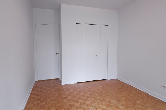 Photo - 900 Av. Rockland Unit 707