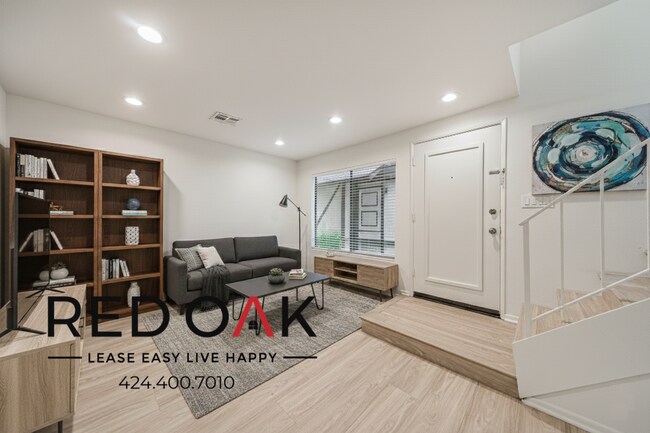 Building Photo - 15050 Moorpark St Unit 8