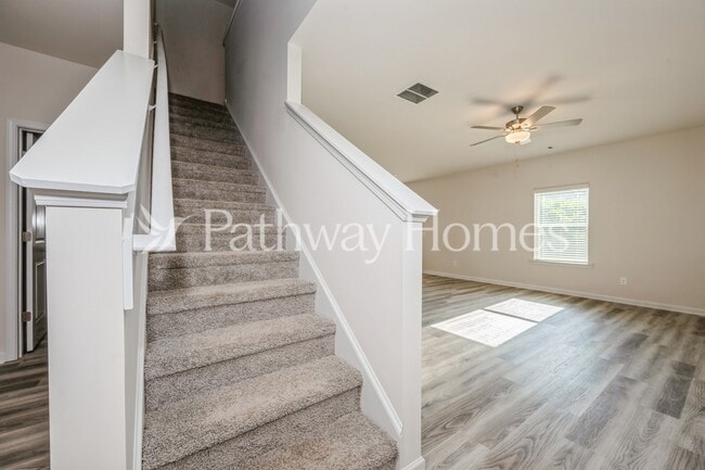 Photo - 656 Mackenzie Cv